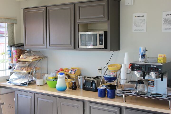 Breakfast/Coffee Service 38 of 38
