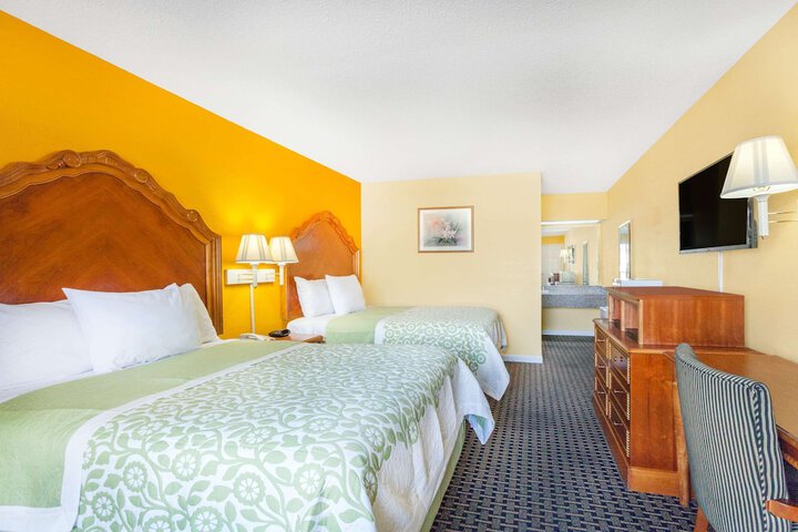 Room 10 of 21