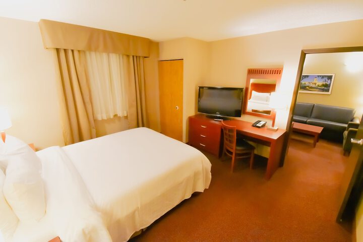 Room 32 of 65