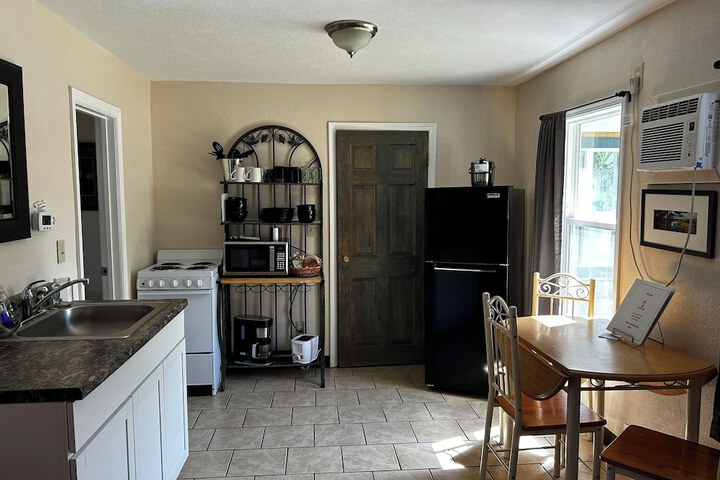 Lamplighter Cabins & Suites