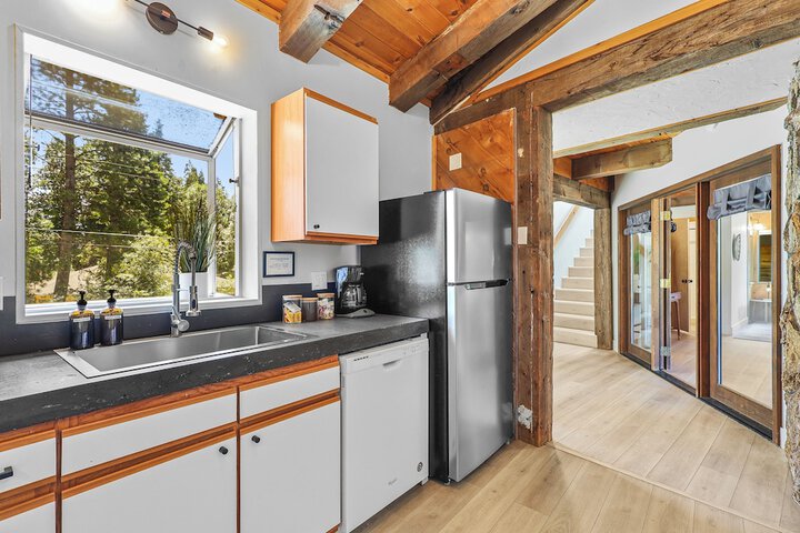 Basecamp Lodge