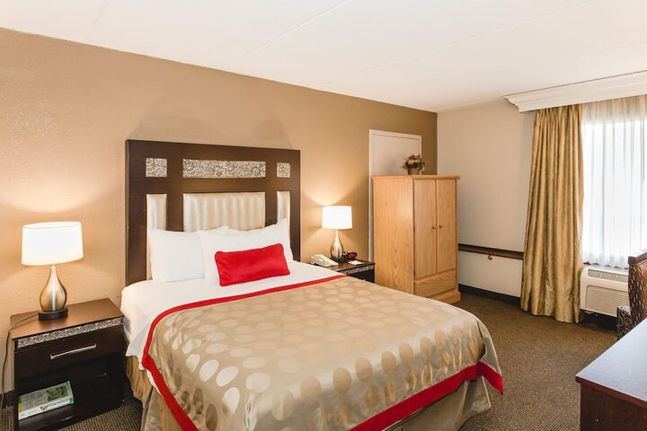 Ramada Hotel & Conference Center by Wyndham Plymouth