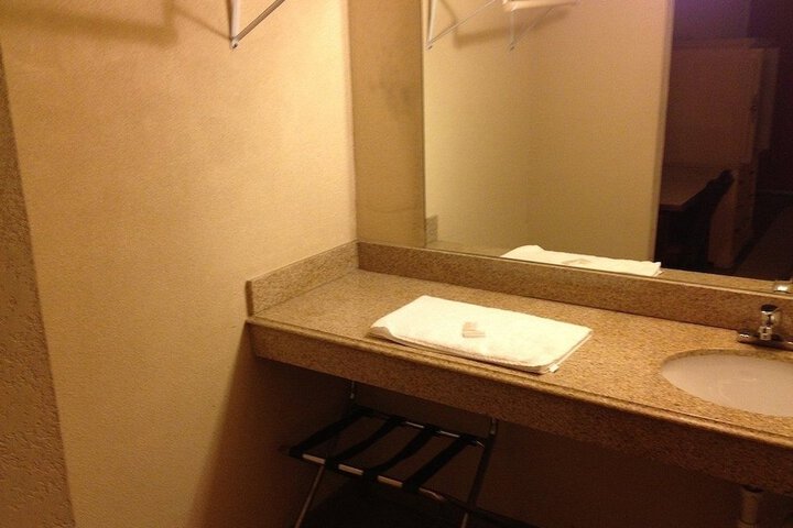 Room 8 of 10