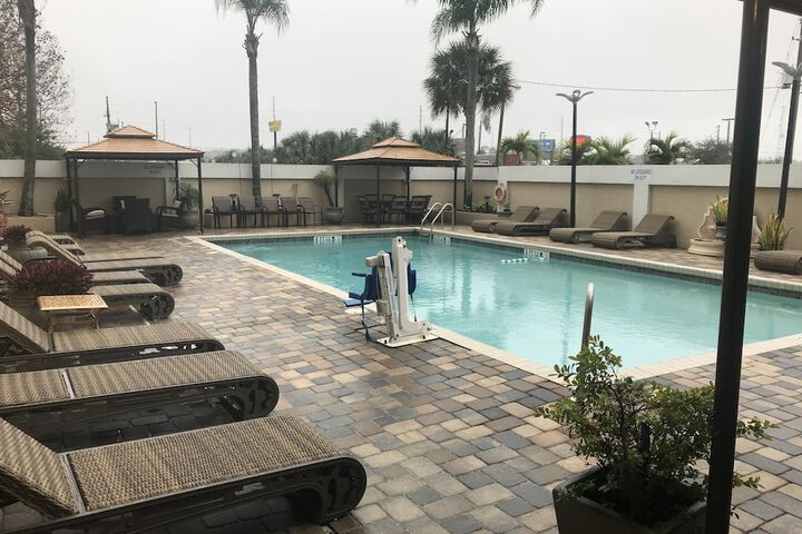 Pool 10 of 44