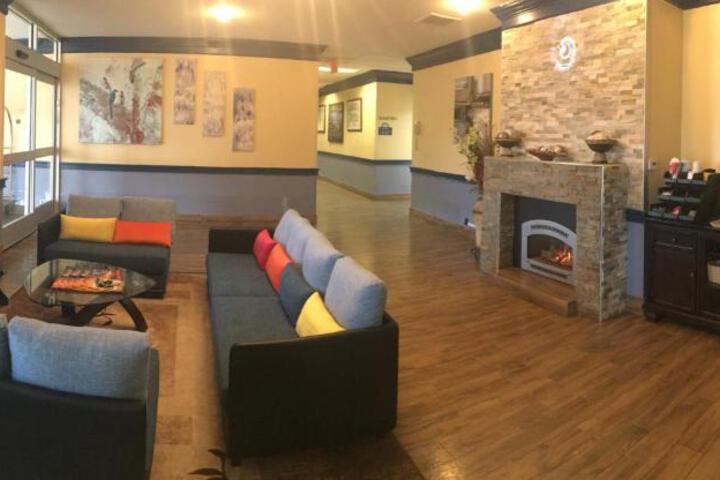 Days Hotel & Conference Center by Wyndham Danville