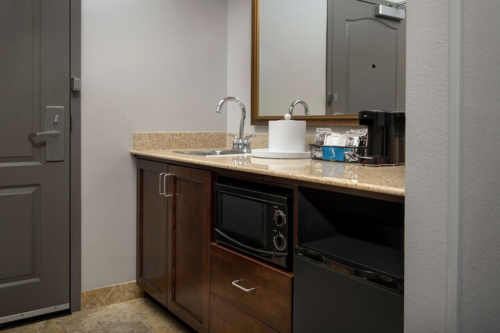 Hampton Inn & Suites Holly Springs