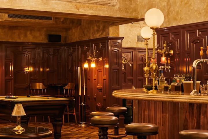 Lafayette Hotel & Club