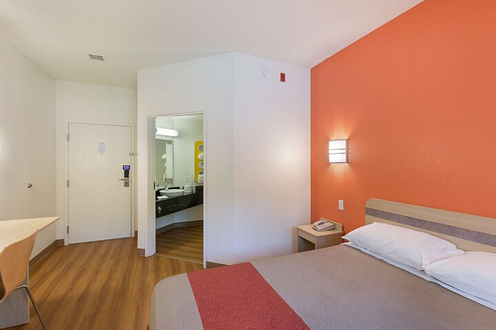 Room 12 of 29