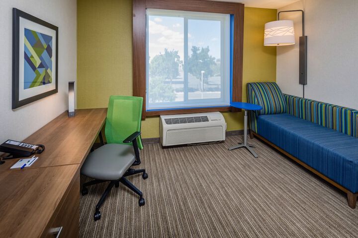 Holiday Inn Express and Suites Modesto by IHG
