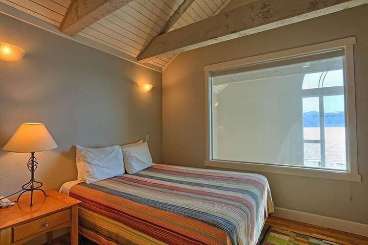 Room 30 of 183