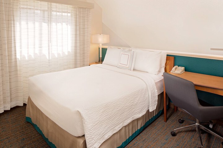 Room 14 of 27