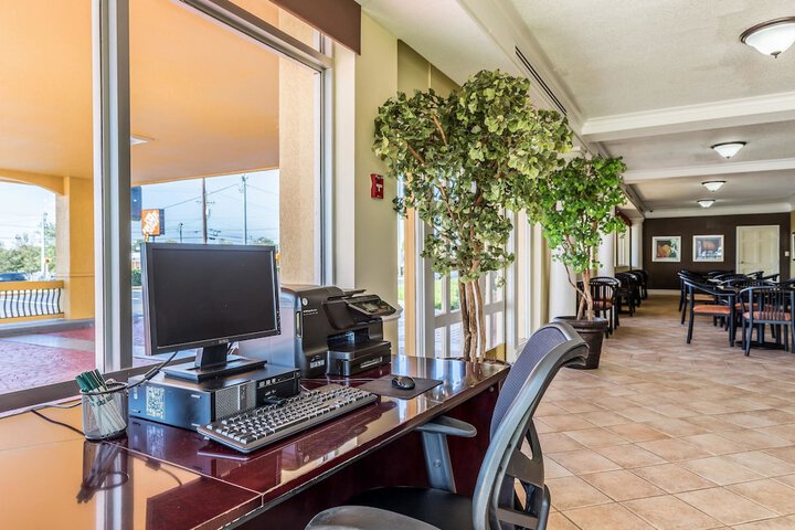 Business Center 35 of 36