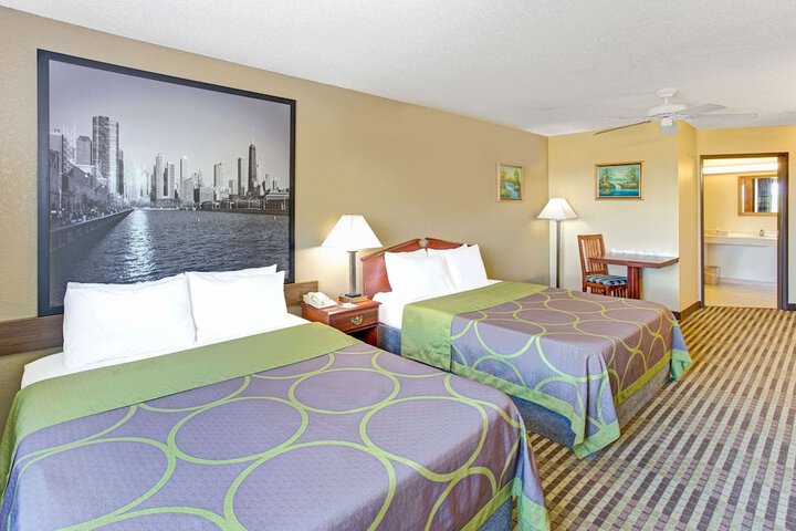 Room 10 of 14