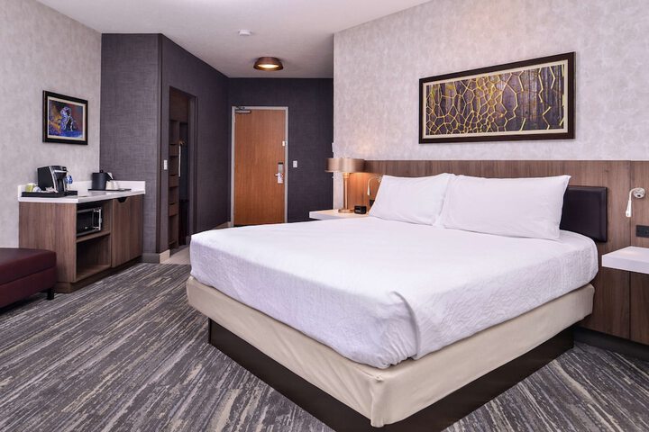 Room 28 of 93