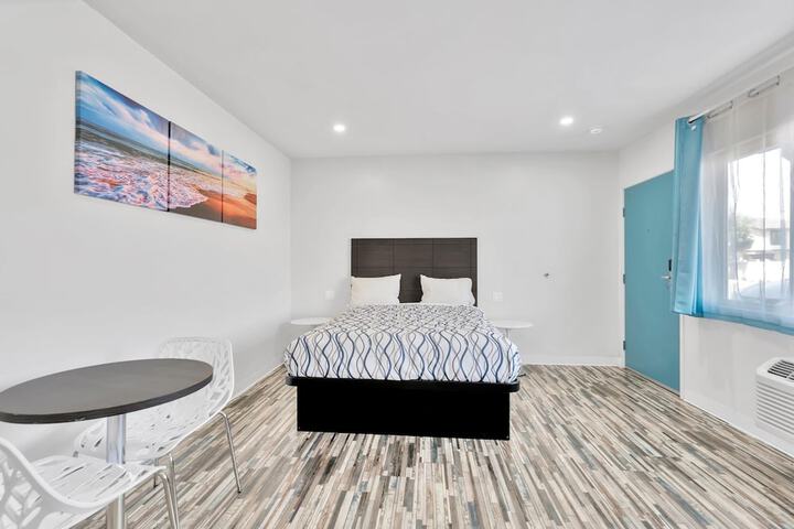 Room 15 of 32