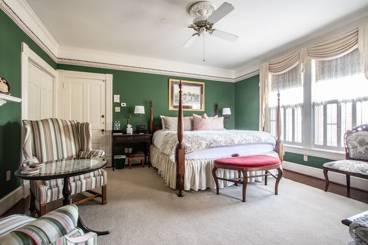 Room 25 of 111