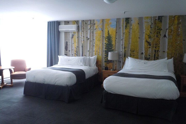 Room 27 of 77