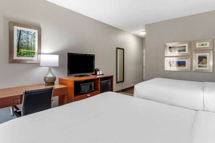 Comfort Inn & Suites Cleveland TX