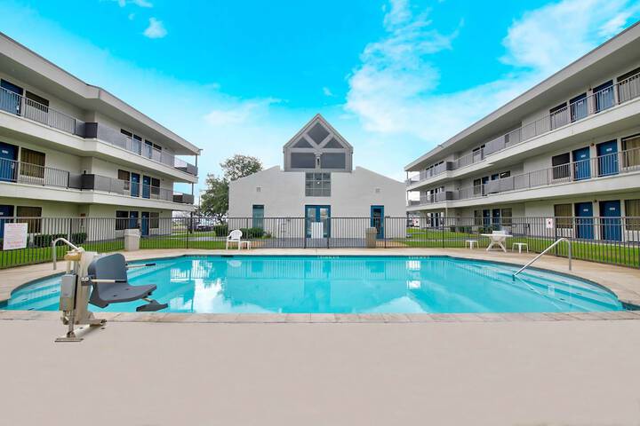 Pool 6 of 28