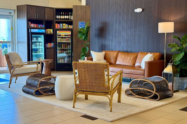 Holiday Inn Express Hotel Naples Downtown - 5th Avenue