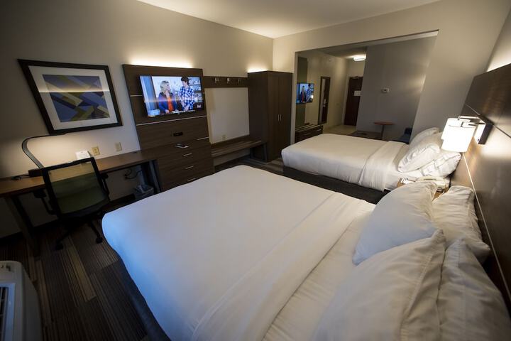 Room 19 of 38