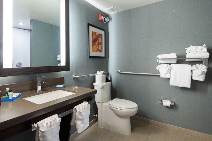 Room 32 of 51