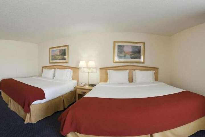 Holiday Inn Express Fayetteville- Univ of AR Area by IHG