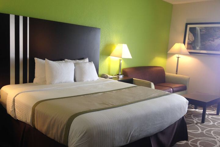 Room 8 of 24