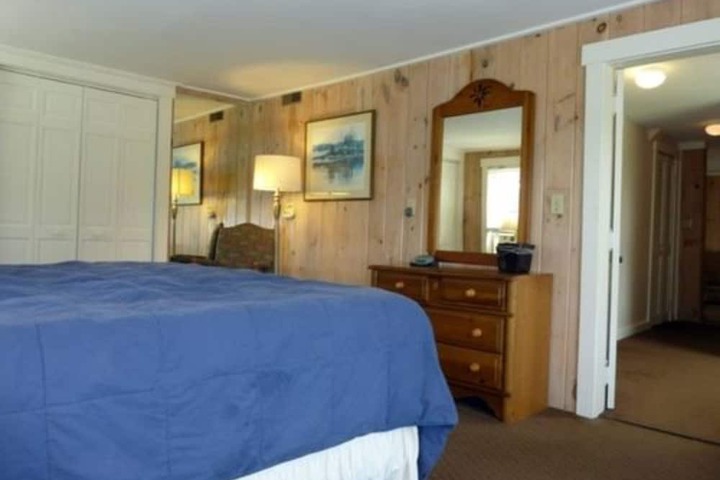 Room 70 of 104