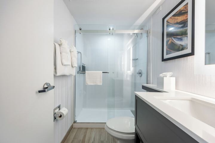 DoubleTree by Hilton New York JFK Airport