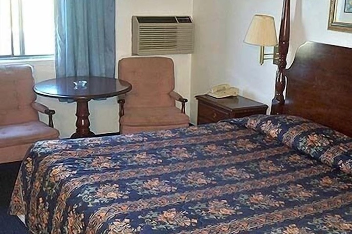 Room 26 of 39