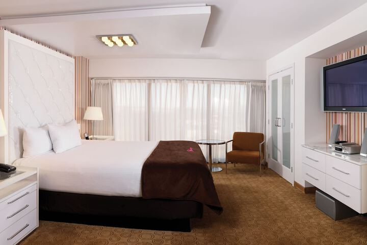 Room 74 of 122