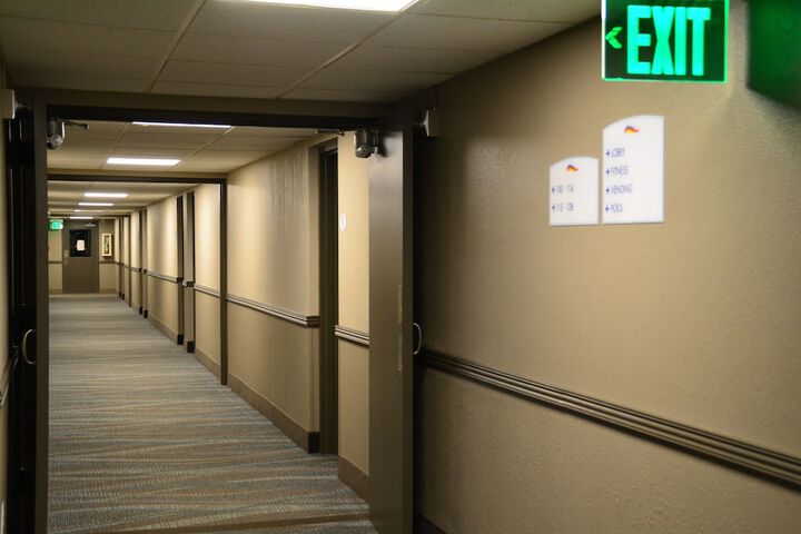 Ballroom/Hall 38 of 43