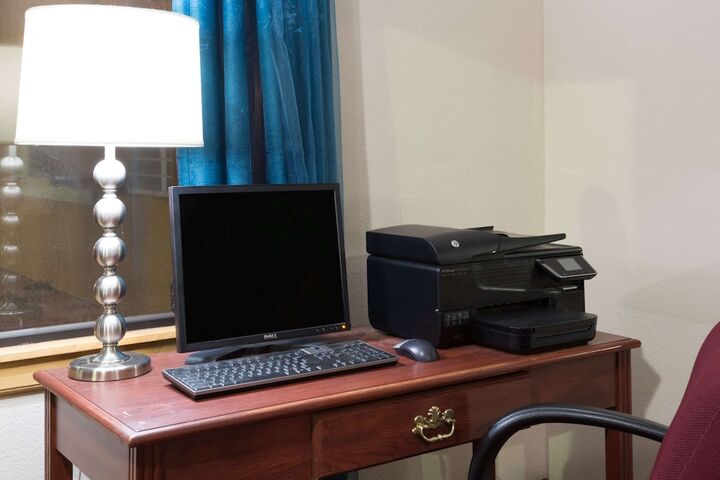 Business Center 17 of 17