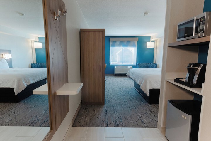 Holiday Inn Express & Suites Logan by IHG