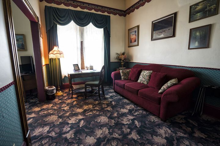 Room 12 of 37