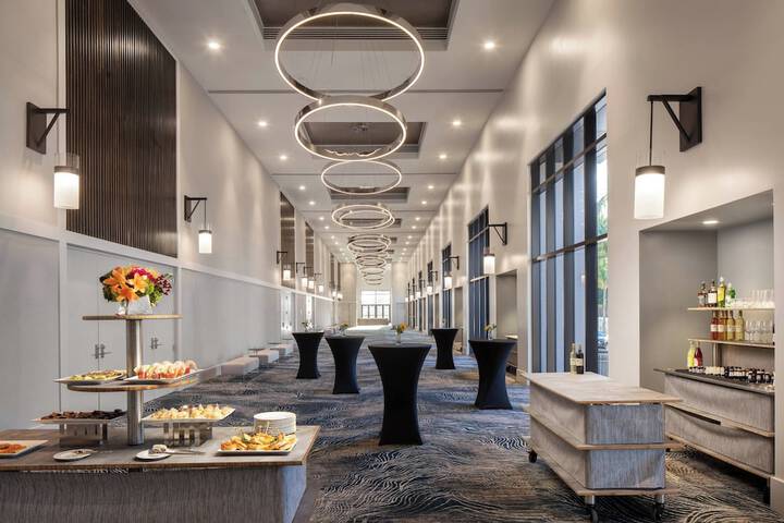 Luminary Hotel & Co. Autograph Collection