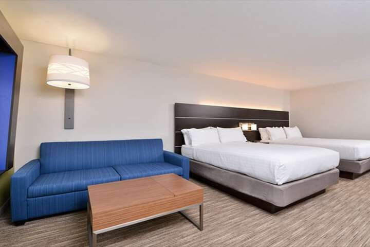 Holiday Inn Express & Suites Parkersburg East by IHG