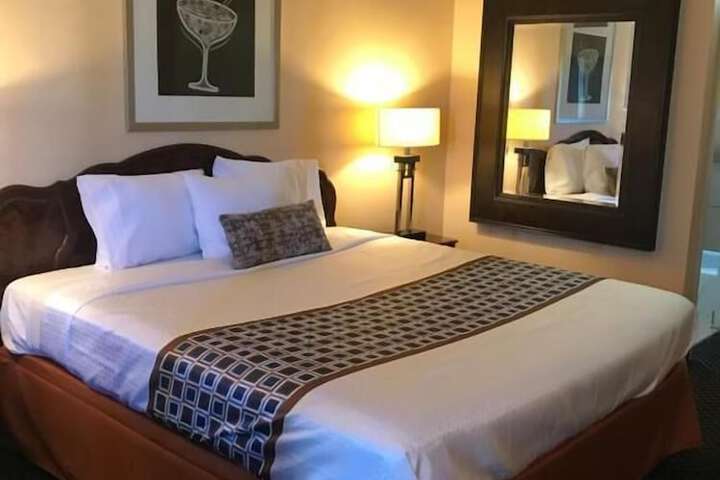 Room 4 of 18
