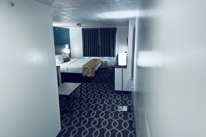 Room 14 of 38