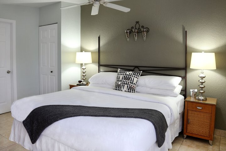 The Cabanas Guesthouse & Spa - Caters to Gay Men