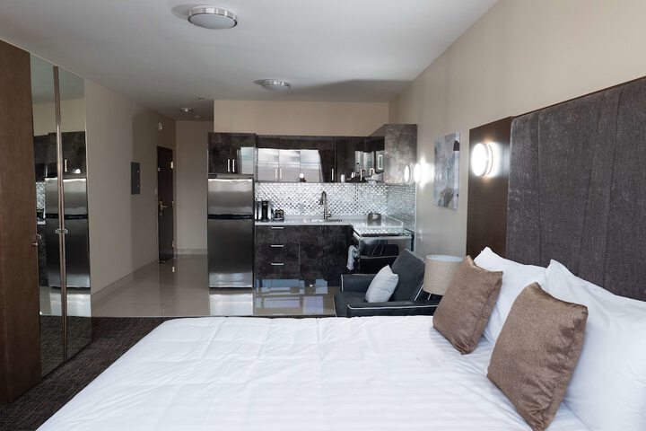 Room 10 of 16