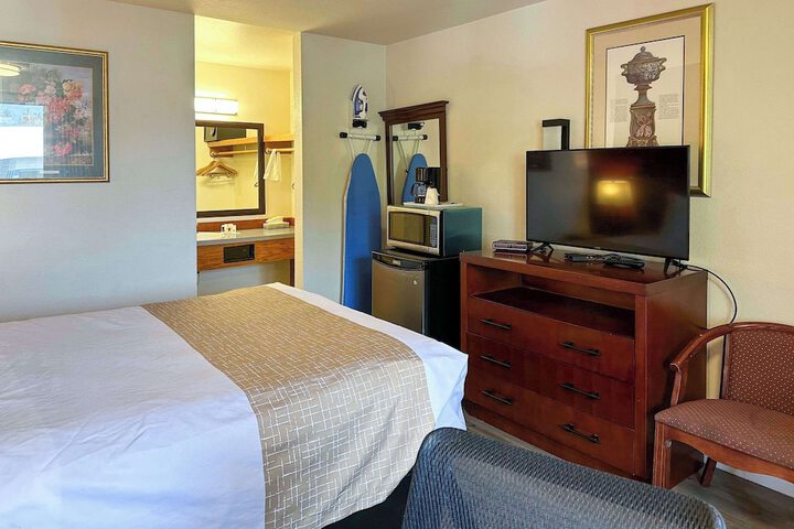 Room 21 of 34