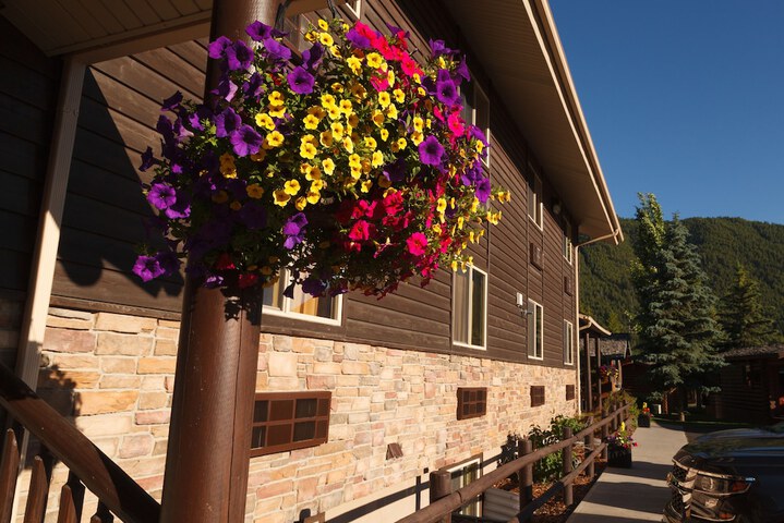 Elk Country Inn