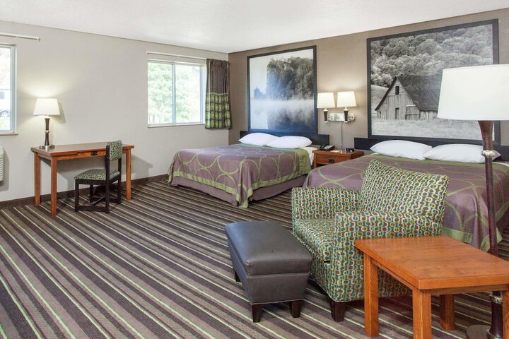 Super 8 by Wyndham Richlands / Claypool Hill Area