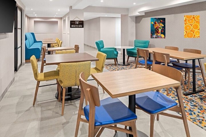 Hampton Inn by Hilton Costa Mesa Newport Beach