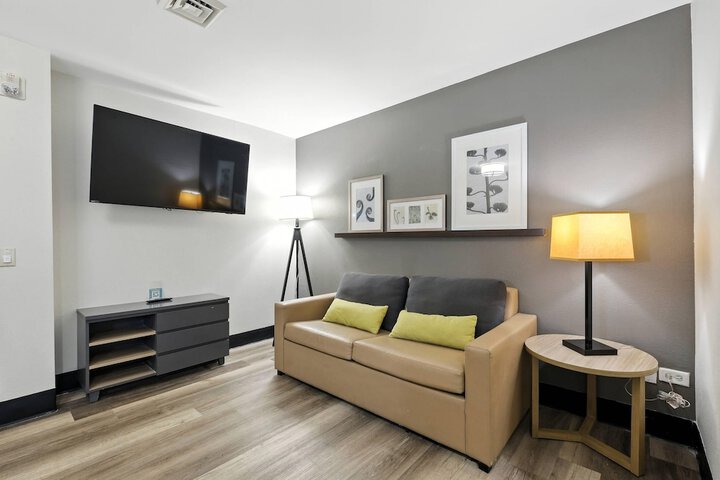 Country Inn & Suites by Radisson Merrillville, IN