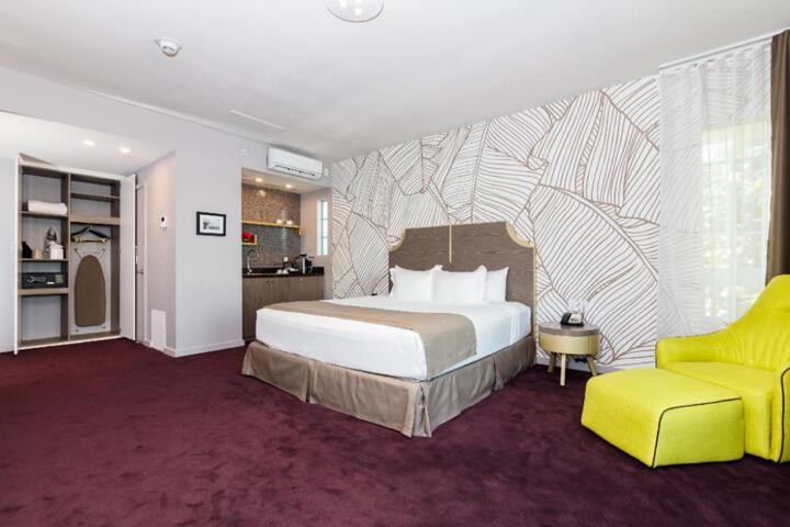 L Hotel