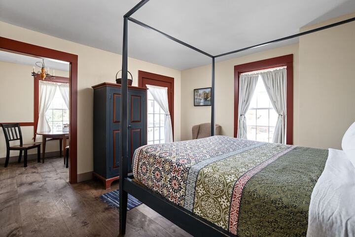 Artists Colony Inn
