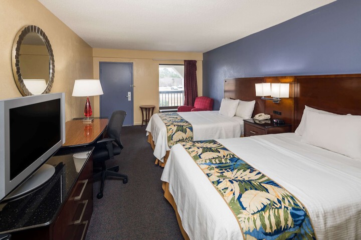 Room 12 of 16